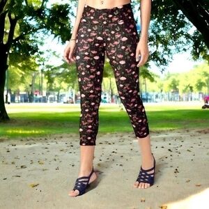FABLETICS Salar Rose Romance Capri Leggings Sz M Floral Black Pink Green Workout